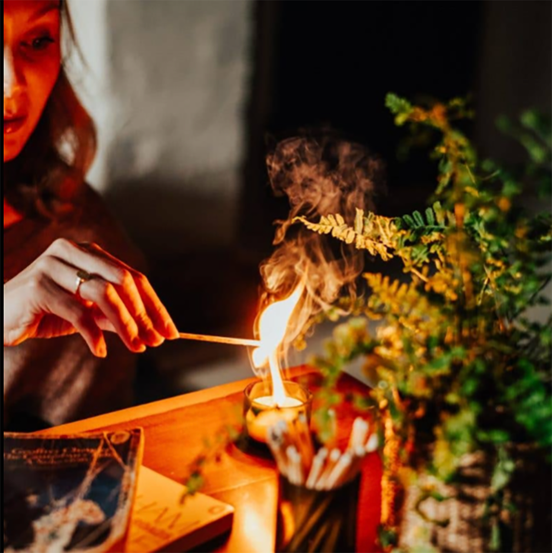 Olive Glass Pot With Long Matches
